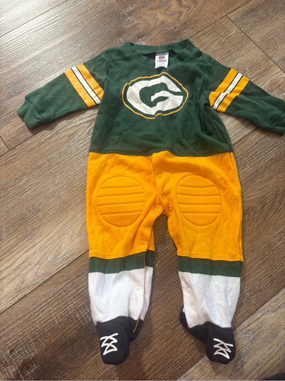 NFL Infant Tee in Green, Gold, White & Black